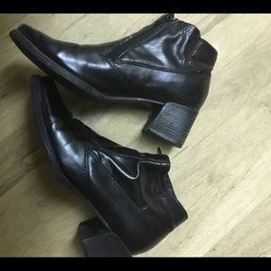 Lizflex black leather ankle boots with zipper 6.5